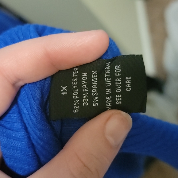 Plus size royal blue sweater with geometric arm cutouts - Picture 4 of 4